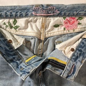 🌸Women’s Miss Me Jeans Size 28